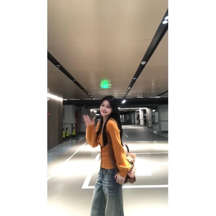 2025秋季新款温柔甜美风修身长袖针织开衫女配高腰显瘦阔腿牛仔裤
