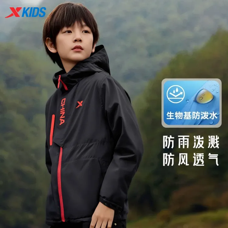 特步儿童外套2025春季新款儿童户外冲锋衣休闲防水百搭外套