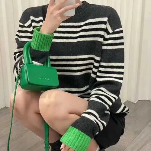 秋冬新款羊毛衫女圆领宽松显瘦套头韩版时尚毛衣针织拼色打底衫