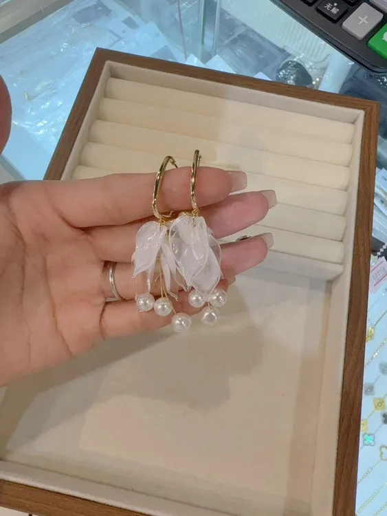 非金属亚克力耳饰 白色植物花卉甜美流苏手工珍珠轻奢耳环