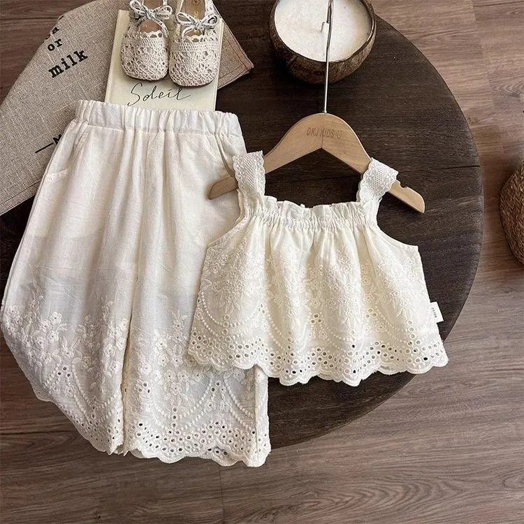 韩国童装2025夏季新款米白刺绣花背心阔腿裤两件套