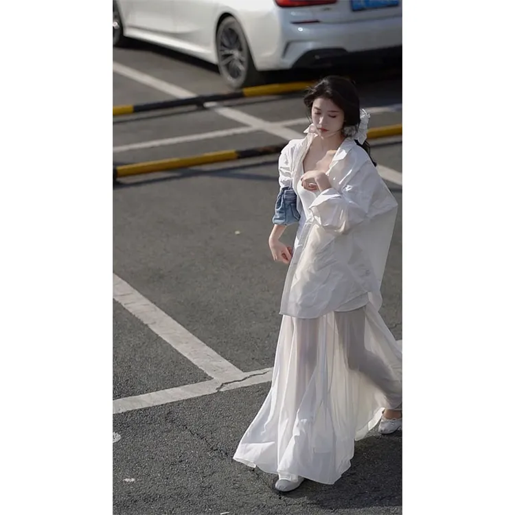 2025年夏季新款ins气质港风通勤百搭薄款防晒白衬衫配吊带连衣裙