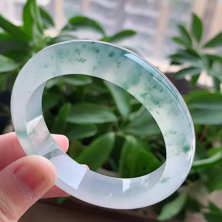 缅甸翡翠A货高冰飘花手镯
