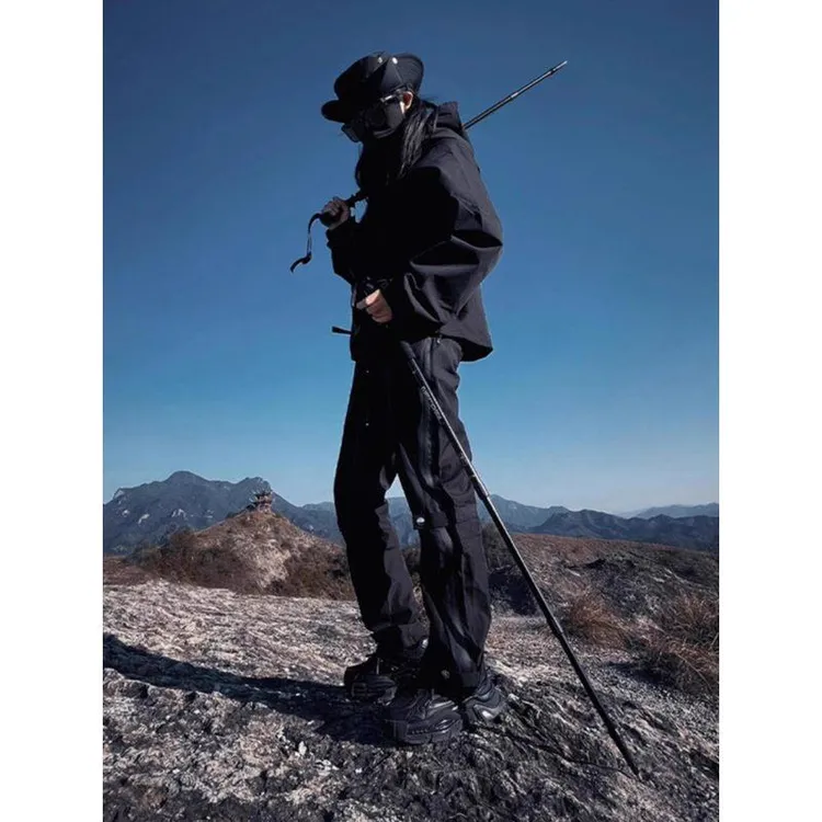 黑武士防水冲锋衣男秋季美式软壳川西爬山穿搭防晒套装户外登山服