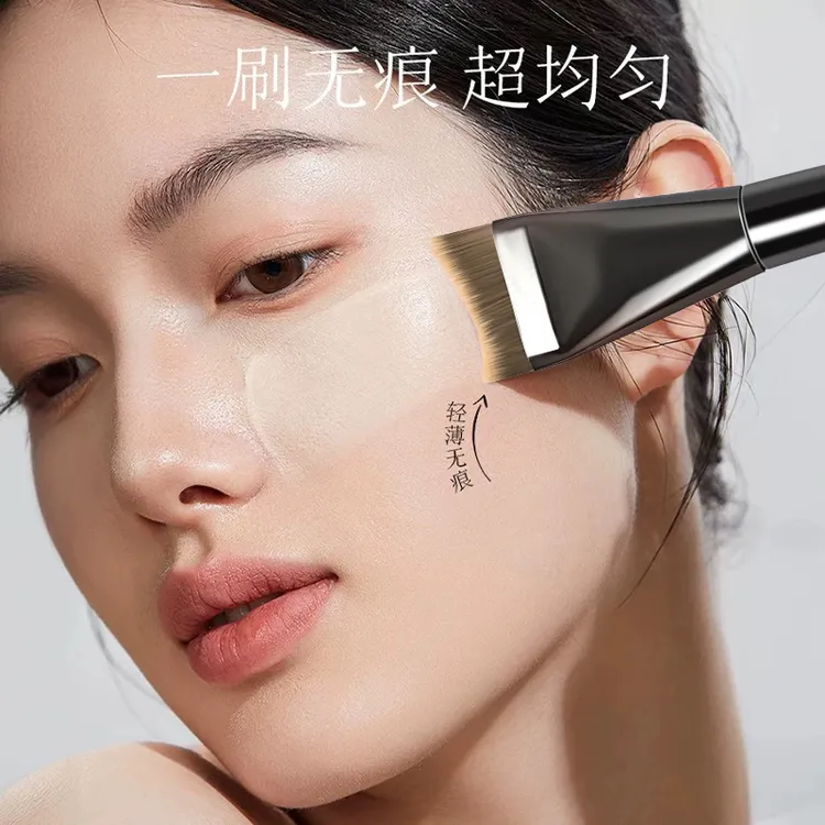 一刷到底弧形粉底刷轻薄无痕扁头细腻打底提亮软毛不吃粉便携透亮