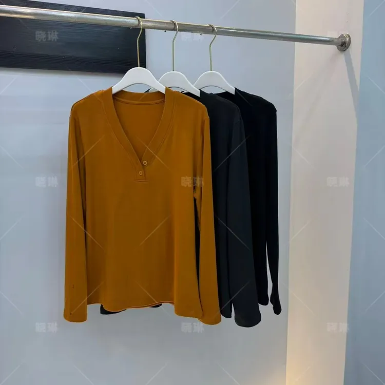 【晓琳】2026春季新款时尚两纽扣设计感加绒长袖T恤