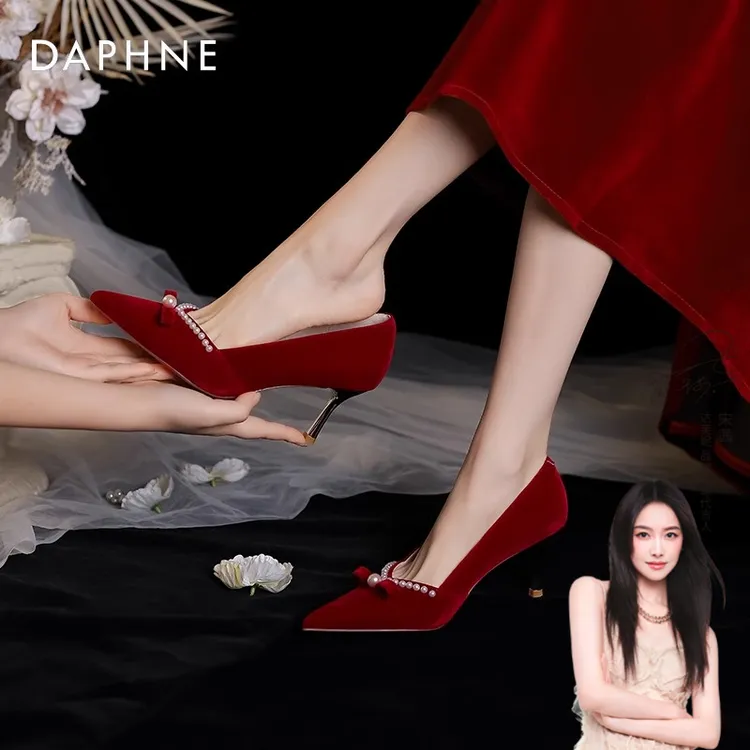 达芙妮红色高跟鞋女2025新年敬酒礼服婚鞋法式细跟秀禾不累脚单鞋