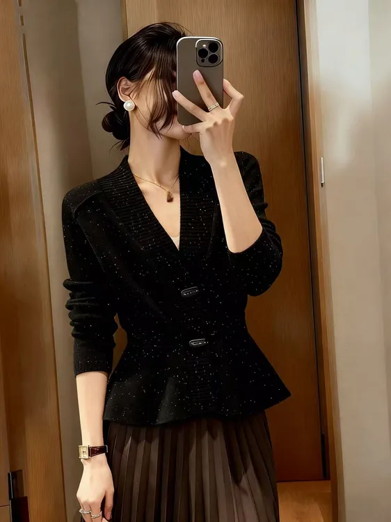 黑色法式慵懒风亮丝针织开衫女秋冬新款高级感休闲百搭毛衣上衣