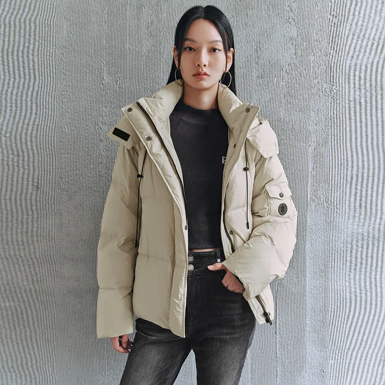 太平鸟短款连帽泡芙羽绒服冬保暖面包服时尚外套ABACE430W