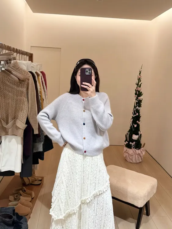 2026秋冬新款韩系软糯彩色扣毛衣开复古白色蕾丝温柔半身裙套装
