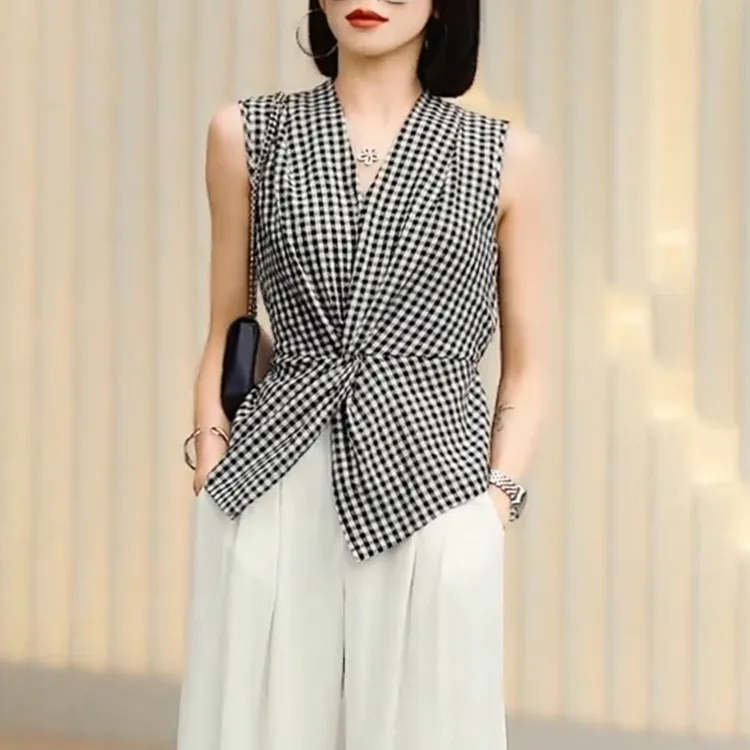 法式气质高级感格子衬衫夏季百搭洋气V领无袖显白小衫洋气上衣女