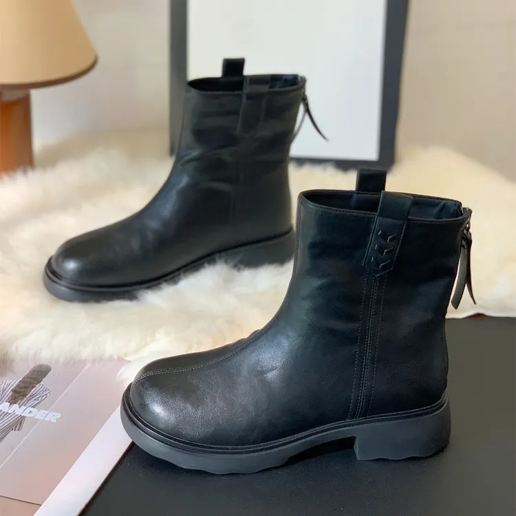 英伦风厚底简约酷飒厚底显高秋冬百搭马丁靴2025秋冬时尚舒适短靴