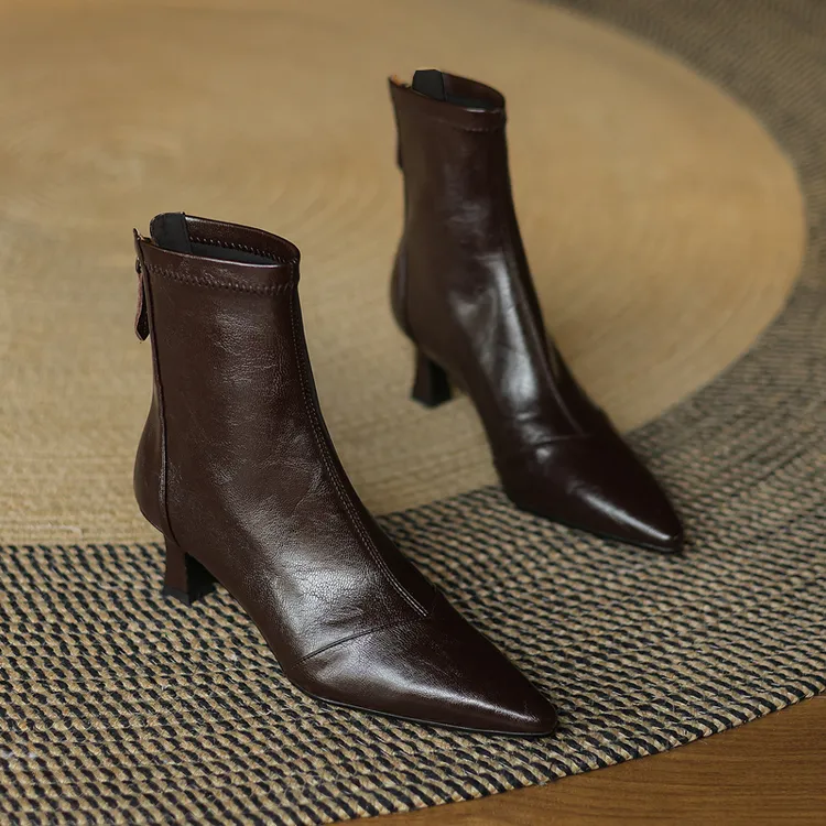 法式尖头真皮粗跟短靴2025秋冬新款低跟女复古棕色绒面羊皮女靴