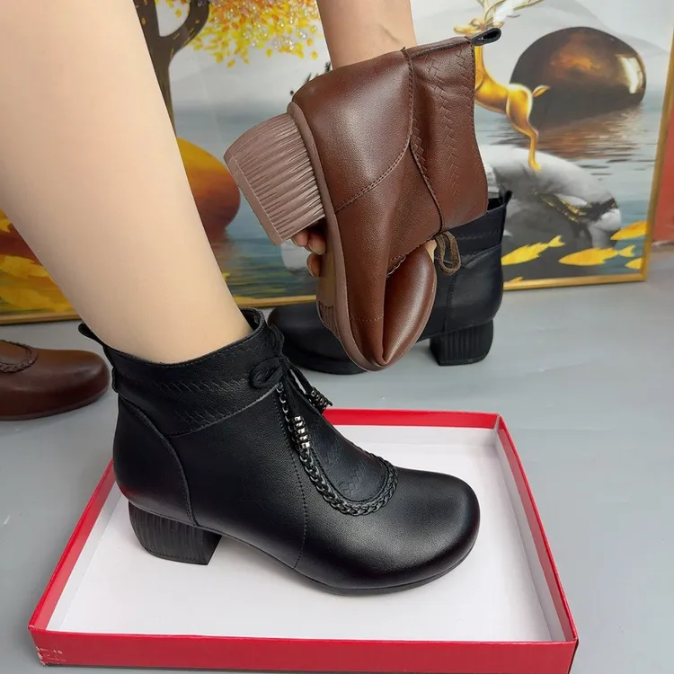 真皮秋冬短靴2025新款复古休闲低跟百搭妈妈靴子软底防滑女士棉靴