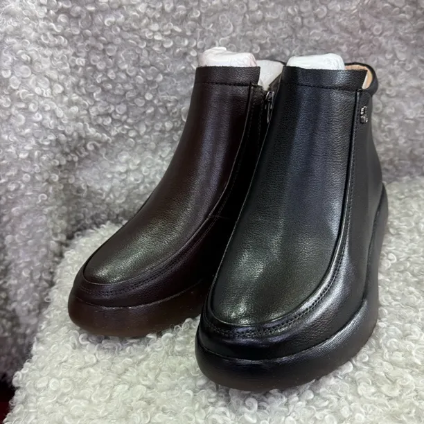 2025年女士新款妈妈真皮鞋