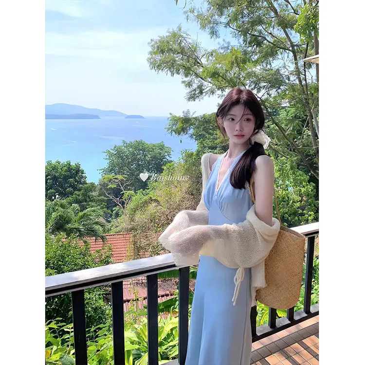 2025春季新款气质温柔风宽松百搭针织开衫外套性感辣妹挂脖连衣裙