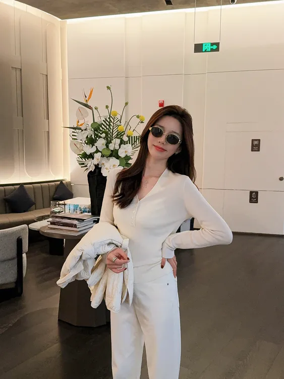 【大静静】“云朵慕斯”纯欲风设计感显瘦V领长袖针织衫