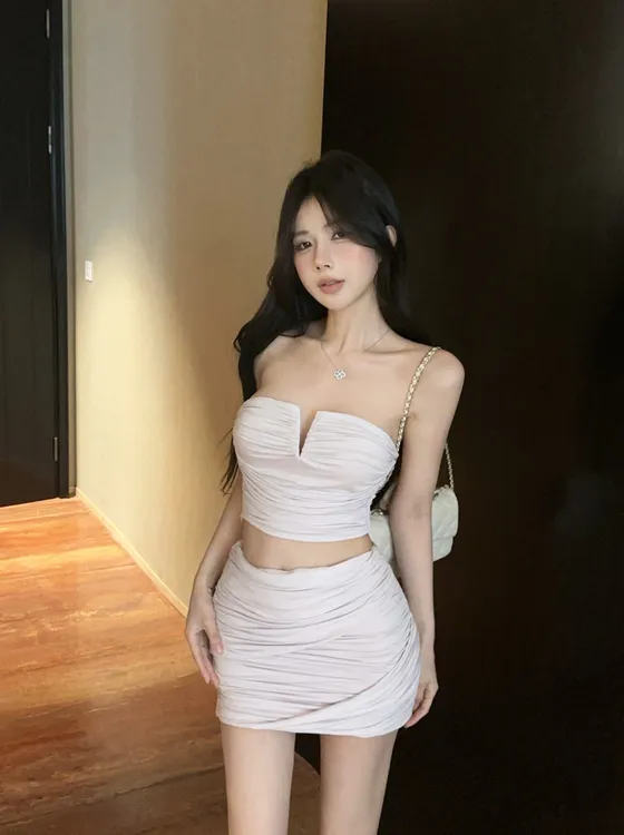 纯欲风气质性感辣妹抽褶修身短款抹胸上衣高腰显瘦包臀半裙两件套