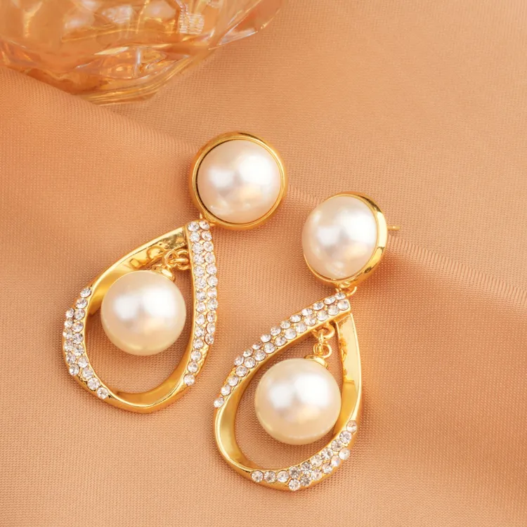 铜合金合成锆石耳饰 法式轻奢小众耳钉时尚简约优雅气质耳环女ins