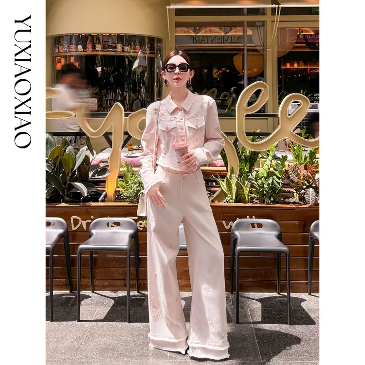 余潇潇【浪漫宣言】时尚精致花朵刺绣短款牛仔外套&显瘦直筒牛仔裤