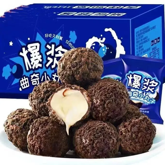  草莓酸奶爆浆曲奇小丸子奶油夹心巧克力网红饼干零食