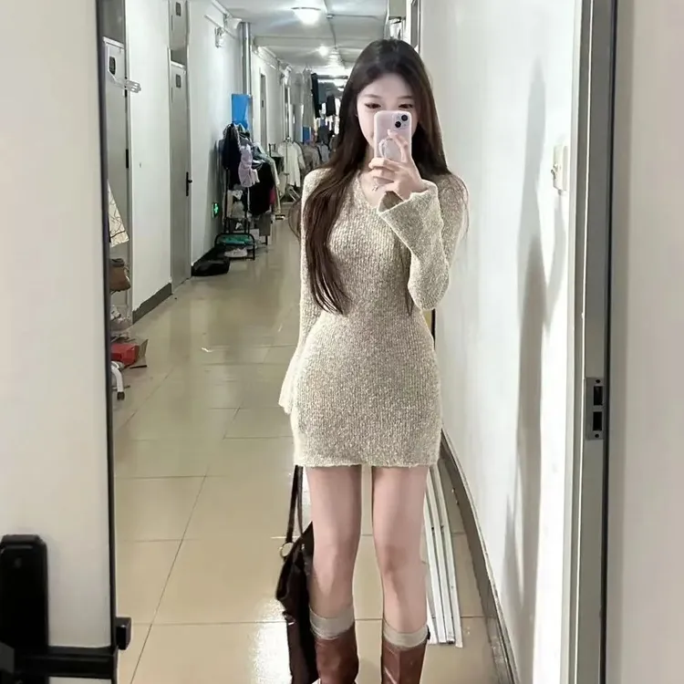 性感纯欲辣妹v领针织连衣裙女秋冬气质修身收腰内搭打底包臀短裙