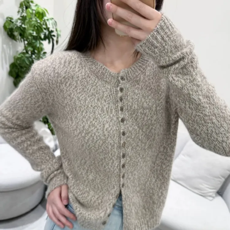 2025冬装新款女装时尚百搭宽松气质毛衣女上衣小衫