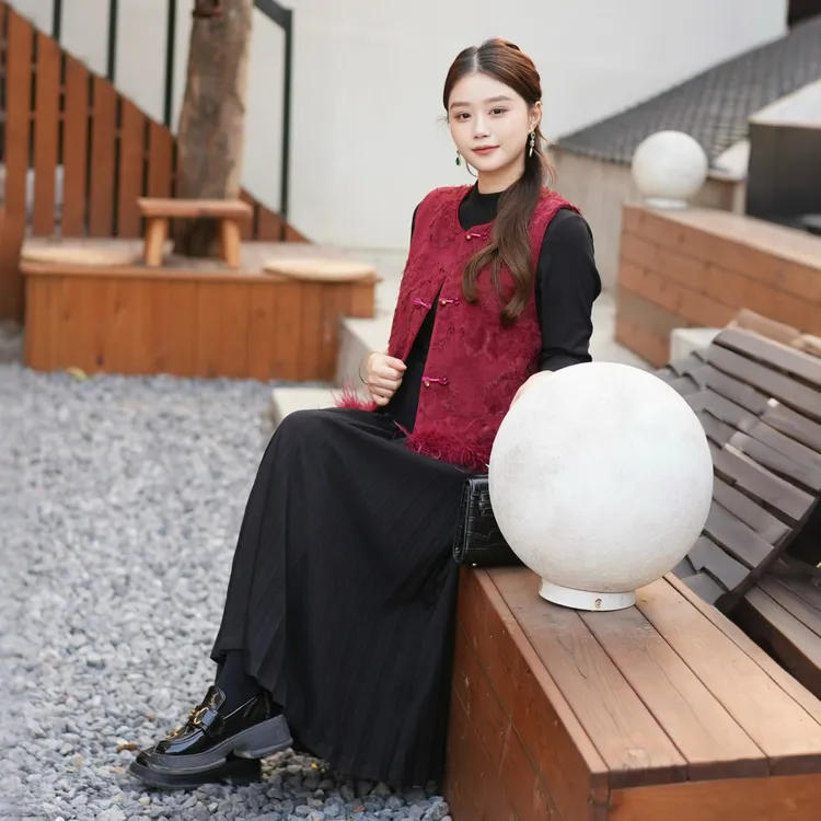 奢姿【清风雅阁】大码女装2025冬季毛边设计马甲俩件套胖mm国风套装