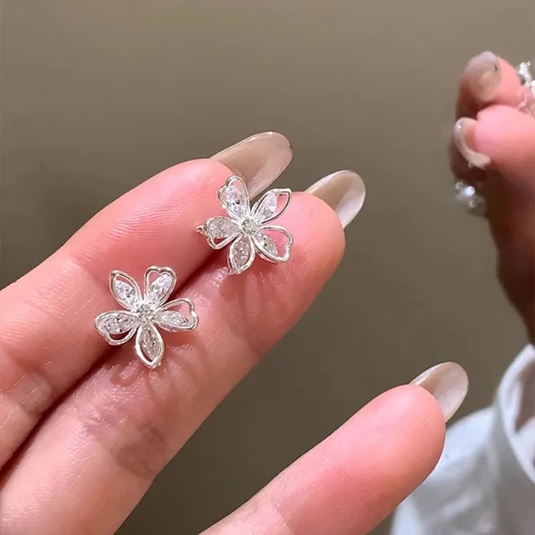 镂空闪锆花朵耳环高级感气质大气耳钉女小众设计感耳饰1806