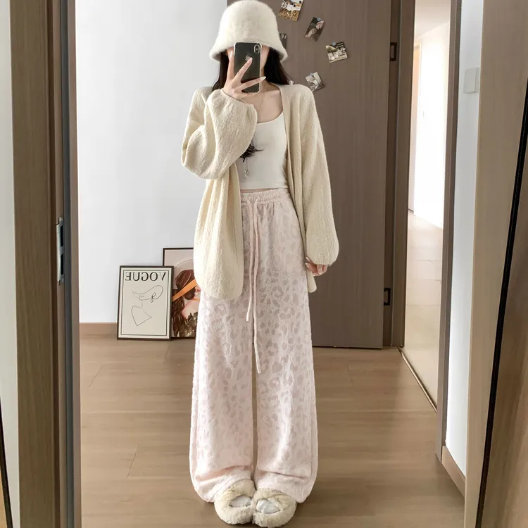 粉色毛茸茸裤子女秋季2025新款豹纹阔腿裤高腰显瘦宽松软糯直筒裤