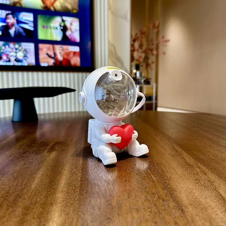 幼鱼北极光星空灯情侣氛围投影灯送女友儿童礼物卧室床头充电夜灯