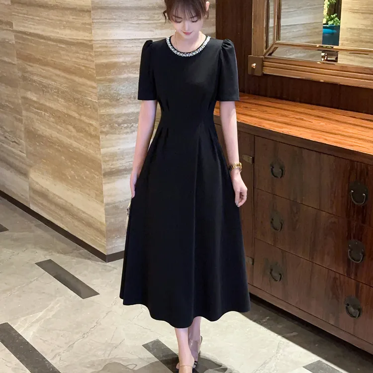 2025年珍珠黑色短袖连衣裙子女新款赫本风小个子a字法式长裙显瘦