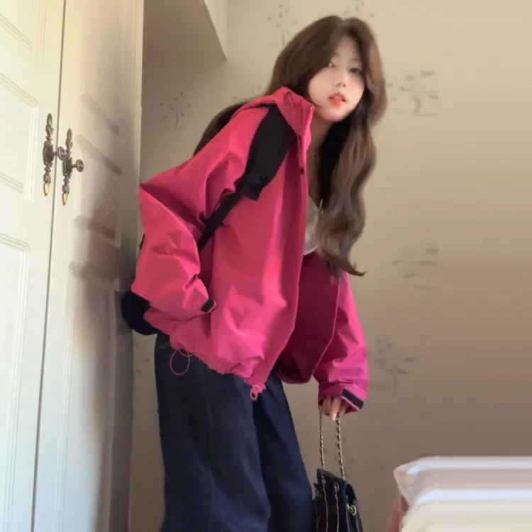 2025新款美式休闲玫红色登山服冲锋衣外套女早秋季小个子夹克上衣