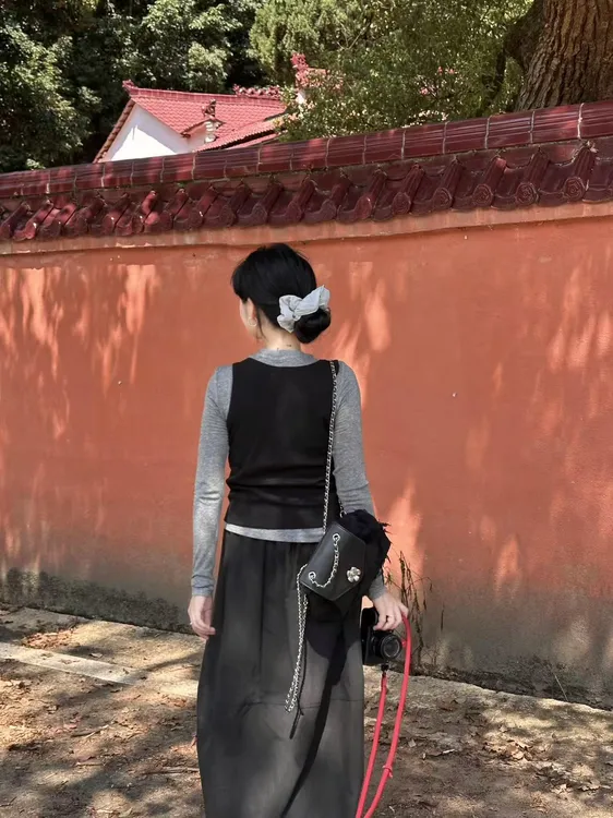 2025秋季新款甜美风灰色长袖T恤女叠穿吊带背心百搭半身裙三件套