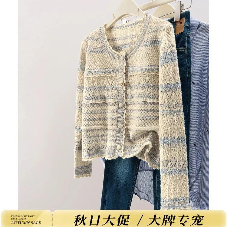 她池2025秋装新款女装时尚甜美单排扣短款圆领针织衫T53F0028Z