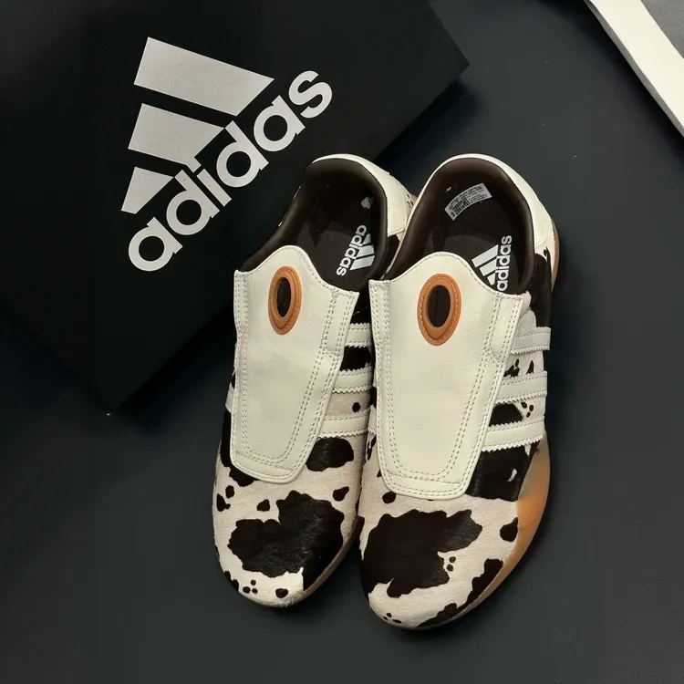 【滔搏爆款】阿迪达斯/adidas中性 舒适百搭防滑耐磨低帮板鞋JS0297