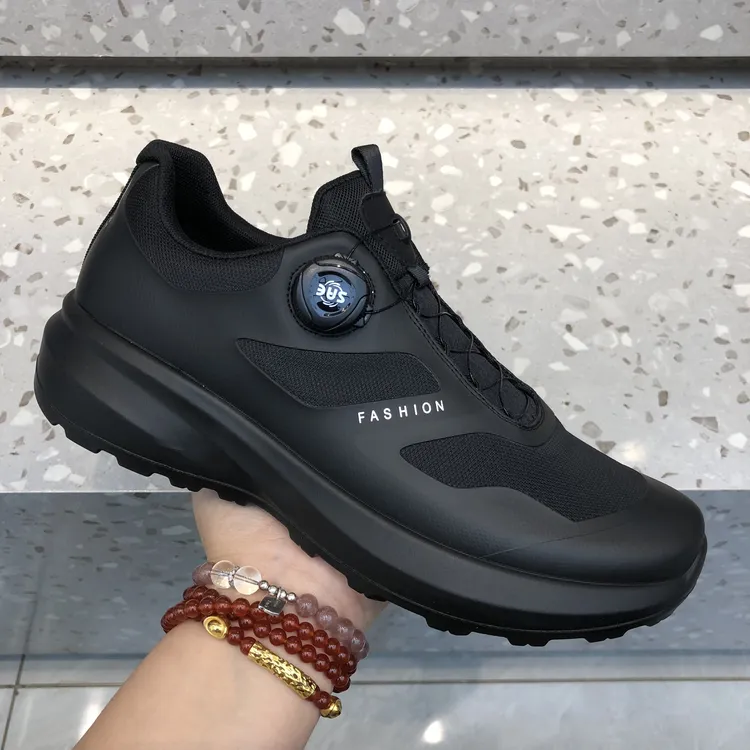 男鞋春季新款时尚旋转扣休闲鞋黑色百搭厚底轻质舒适防滑运动鞋潮