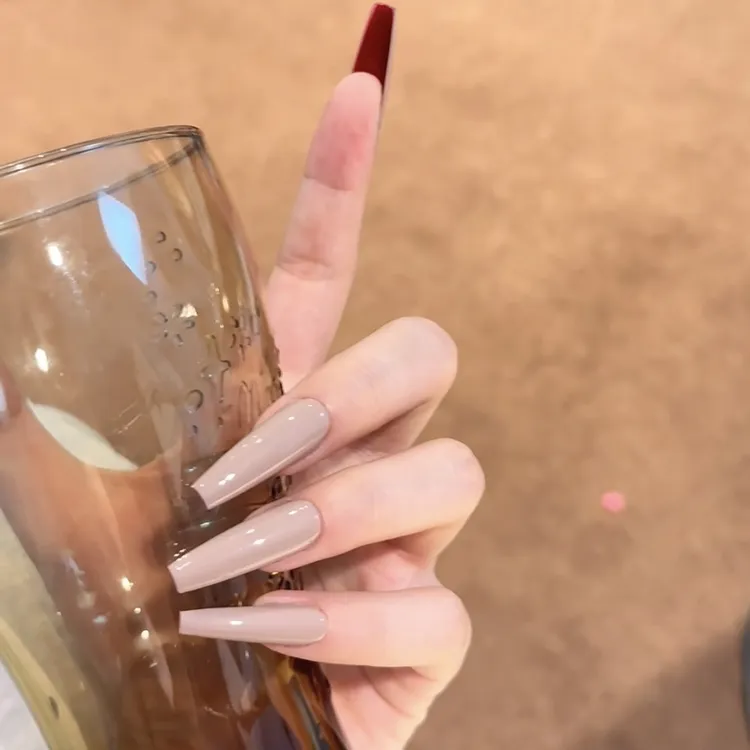 【红底鞋奶咖红色系列2】纯手工裸色生日穿戴甲巨显白高级感美甲贴