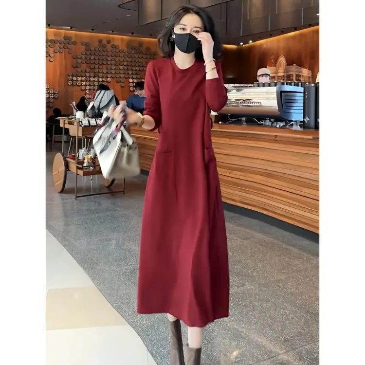 时尚气质红色喜庆宽松显瘦长款裙2023春春秋新品大码太太连衣裙女