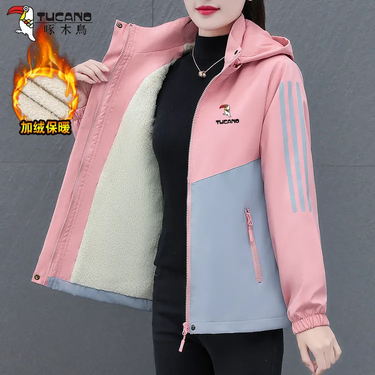 啄木鸟风衣外套女加绒加厚2025新款冬装宽松女士羊羔绒防水冲锋衣