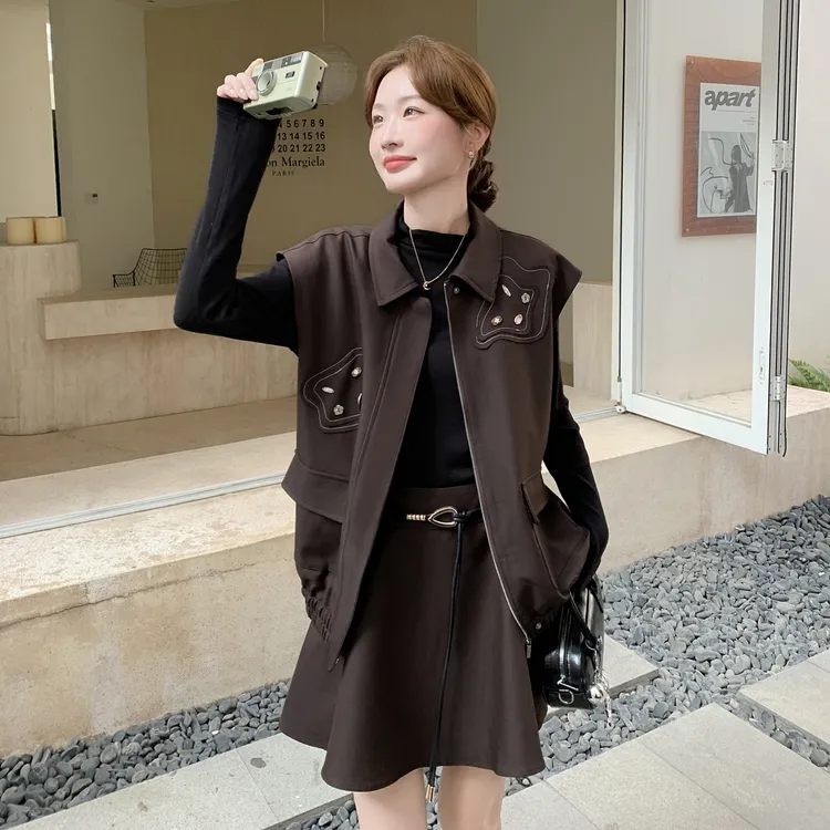 设计感时尚气质马甲套装裙女2025年春秋穿搭打底衫半身短裙三件套