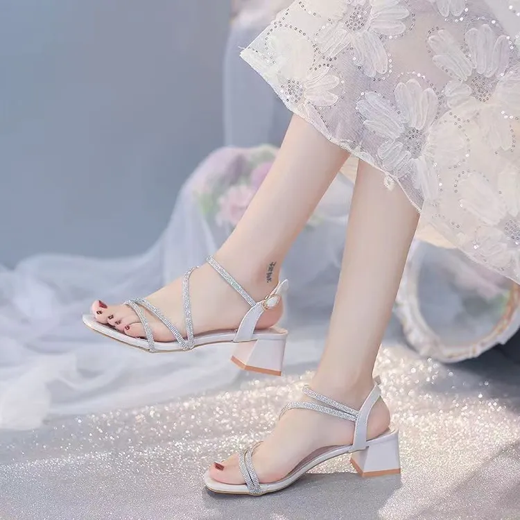 新粗跟凉鞋女2025夏季仙女风款小清新气质中跟玫瑰拖鞋女鞋外穿