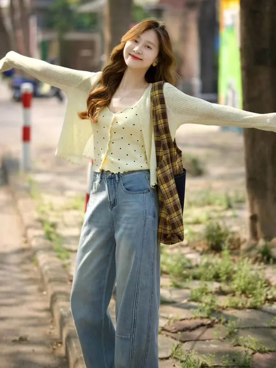 2025早春新款黄色薄款防晒开衫女樱花吊带两件套上衣百搭牛仔裤