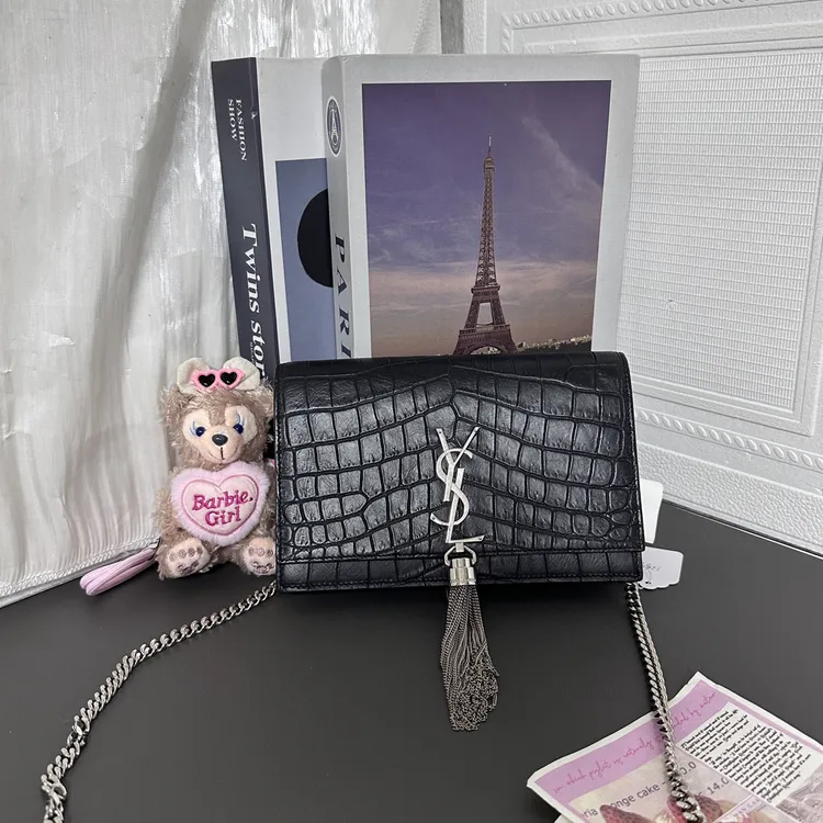 95新 YSL/圣罗兰 95新黑银鳄压流苏斜挎包