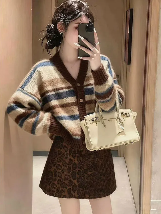 美拉德毛衣套装初冬慵懒风穿搭女2026新款针织上衣豹纹短裙两件套