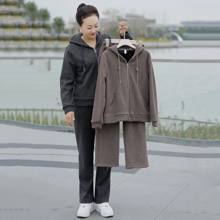 中老年妈妈秋冬外套加绒保暖时尚两件套中年女装秋装宽松休闲套装