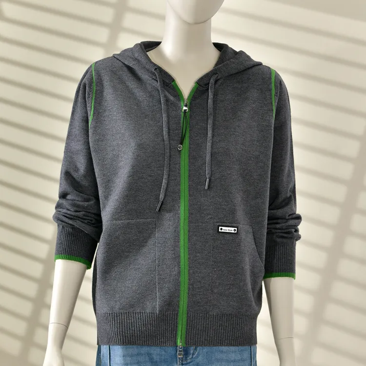 2025秋冬新款休闲风连帽拉链针织开衫女宽松显瘦时尚百搭毛衣外套