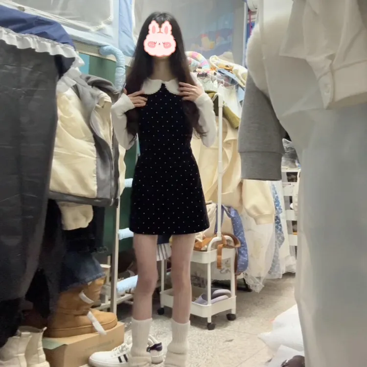 韩系学院风黑色丝绒波点背心连衣裙女冬季2026修身显瘦a字裙套装