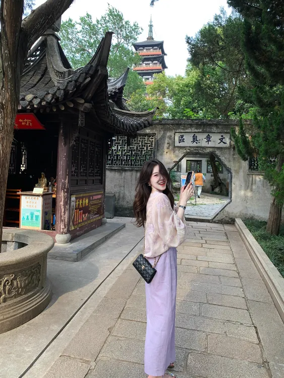 2025夏季新款韩系温柔风蝴蝶刺绣灯笼袖衬衫上衣搭配半身裙两件套