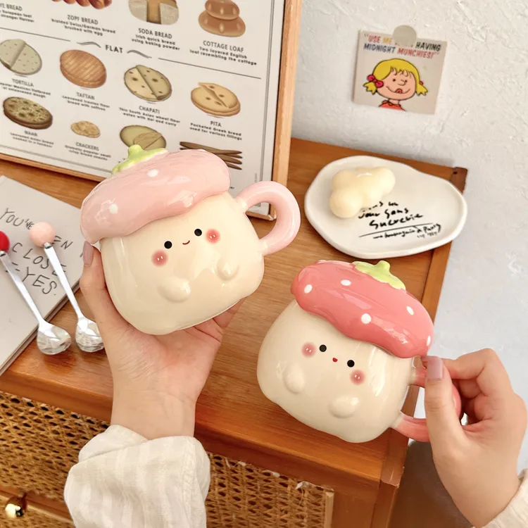 ins可爱草莓马克杯带盖勺陶瓷杯子家用早餐咖啡水杯实用生日礼物
